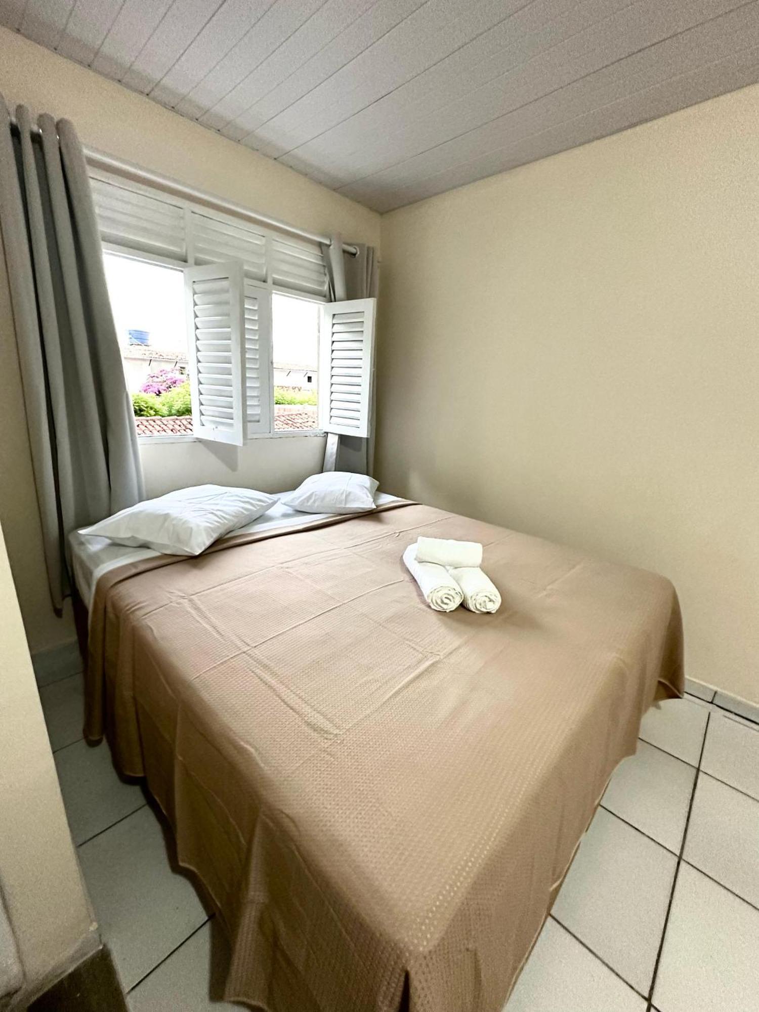 Quarto com Cama de Casal ou 2 de Solteiro